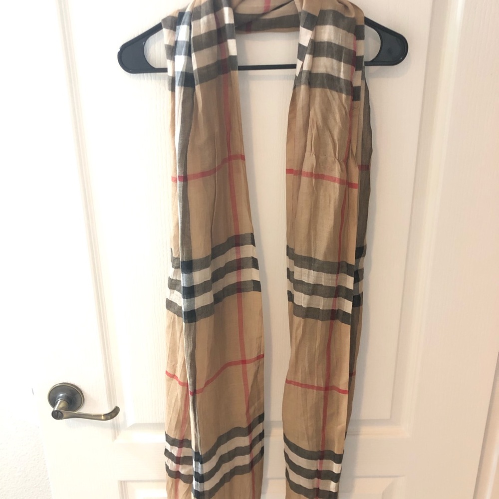 Burberry Classic checkered scarf